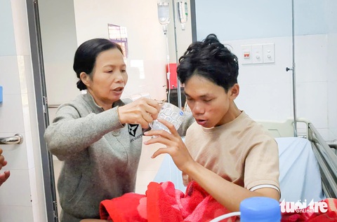 Bác sĩ nói gì về khả năng sinh tồn liên quan vụ thanh niên bị kẹt lũ 9 ngày? - Ảnh 4.
