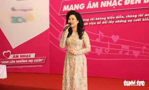 Trần Mạnh Tuấn: Cuộc sống này là sự chia sẻ, tôi cảm thấy hạnh phúc khi hát phục vụ - Ảnh 3. Trần Mạnh Tuấn: Cuộc sống này là sự chia sẻ, tôi cảm thấy hạnh phúc khi hát phục vụ - Ảnh 3.