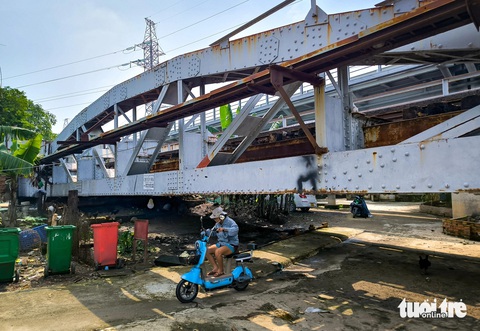 Ngắm hai nhịp cầu sắt Bình Lợi 122 tuổi vừa được TP.HCM tiếp nhận bảo tồn - Ảnh 6.