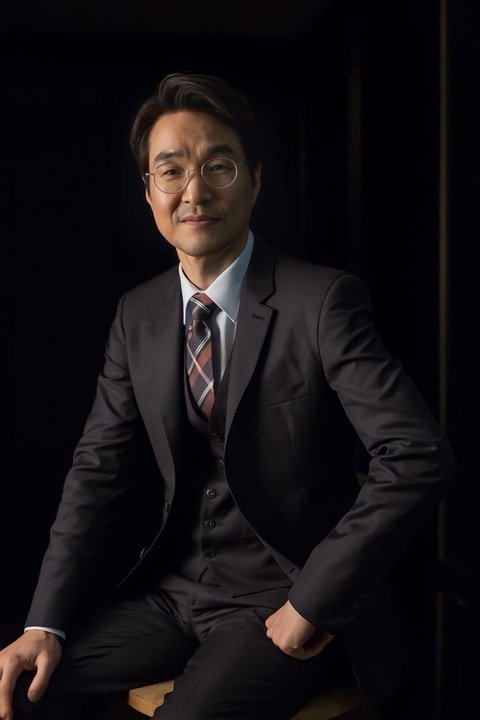 'Sư phụ Kim' Han Suk Kyu trở lại màn ảnh nhỏ - Ảnh 5. 'Sư phụ Kim' Han Suk Kyu trở lại màn ảnh nhỏ - Ảnh 5.