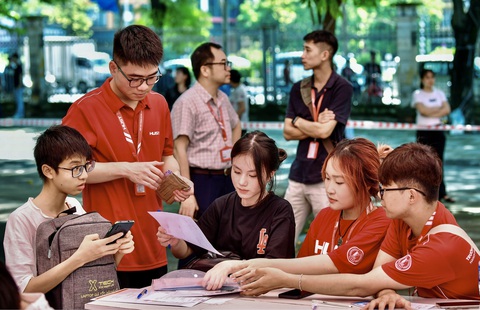 Doanh thu trường đại học một năm tăng 1.000 tỉ đồng - Ảnh 1.