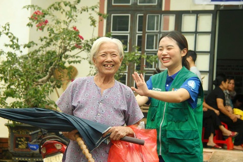 Tin tức giải trí 25-9: Phương Mỹ Chi trực tiếp đến Lào Cai; Uyển Ân khóc nấc trong Sao nhập ngũ - Ảnh 1. Tin tức giải trí 25-9: - Ảnh 1.