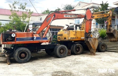 Dân tố xã tạm giữ hai xe múc nhưng không lập biên bản... xã khẳng định có lập đầy đủ - Ảnh 1. Dân tố xã tạm giữ hai xe múc không lập biên bản... xã khẳng định có lập đầy đủ - Ảnh 1.