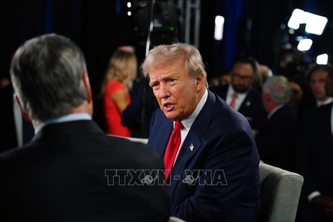 Ông Donald Trump cam kết đánh thuế 100% ô tô nhập khẩu từ Mexico - Ảnh 1.