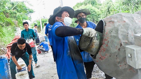 Làm tốt nhiều hoạt động phát sinh trong hè tình nguyện - Ảnh 1. Làm tốt nhiều hoạt động phát sinh trong hè tình nguyện - Ảnh 2.