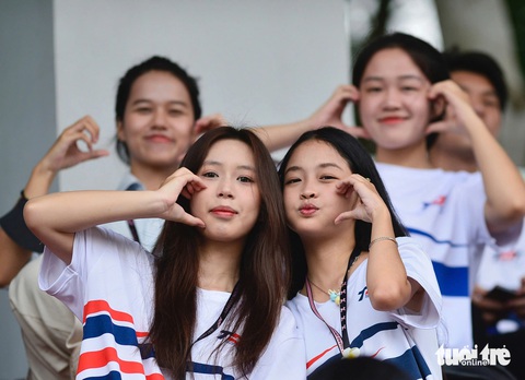 Sắc màu bóng đá công nhân, viên chức trên khán đài - Ảnh 9.