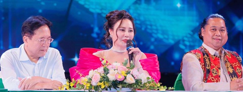 'Chúng tôi bội thực với hoa hậu rồi' - Ảnh 2. 'Chúng tôi bội thực với hoa hậu rồi' - Ảnh 2.