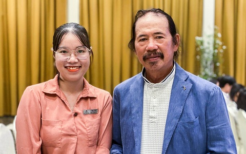 Người phục vụ hậu cần đặc biệt trong lễ tiếp sức đến trường tân SV Quảng Nam - Đà Nẵng - Ảnh 1. Người phục vụ hậu cần đặc biệt trong lễ tiếp sức đến trường tân SV Quảng Nam - Đà Nẵng - Ảnh 2.