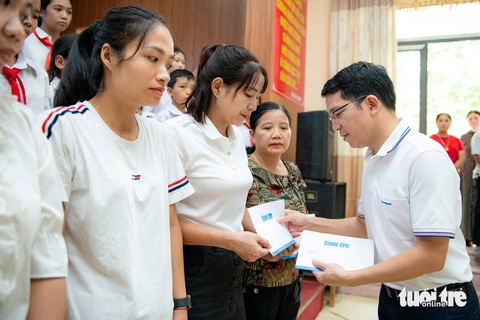 'Con muốn tới trường’ - Ảnh 6. 'Con muốn tới trường’ - Ảnh 8.