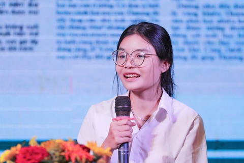 Trao học bổng Tiếp sức đến trường: Trao niềm tin từ bao tấm lòng nhân ái - Ảnh 3. Trao học bổng Tiếp sức đến trường: Trao niềm tin từ bao tấm lòng nhân ái - Ảnh 3.