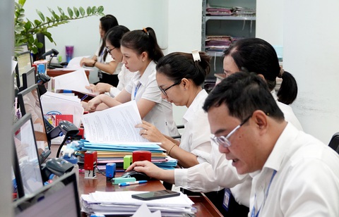 Trung tâm phục vụ hành chính công TP.HCM: Một đầu mối, dân đến cửa nào cũng được - Ảnh 2. Trung tâm phục vụ hành chính công TP.HCM: Một đầu mối, dân đến cửa nào cũng được - Ảnh 2.