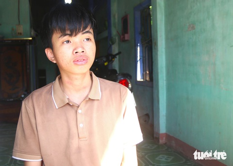 Chuyện đời của tân SV Nguyễn Văn Huy: Đi học về chào mẹ, mà mẹ nằm im mãi mãi - Ảnh 1. Chuyện đời của tân SV Nguyễn Văn Huy: Đi học về chào mẹ, mà mẹ nằm im mãi mãi - Ảnh 1.