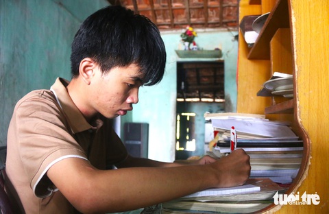 Chuyện đời của tân SV Nguyễn Văn Huy: Đi học về chào mẹ, mà mẹ nằm im mãi mãi - Ảnh 2. Chuyện đời của tân SV Nguyễn Văn Huy: Đi học về chào mẹ, mà mẹ nằm im mãi mãi - Ảnh 2.