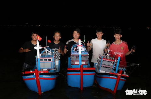 Ấn tượng với những chiếc tàu cá mini 'đạp gió rẽ sóng' - Ảnh 6.