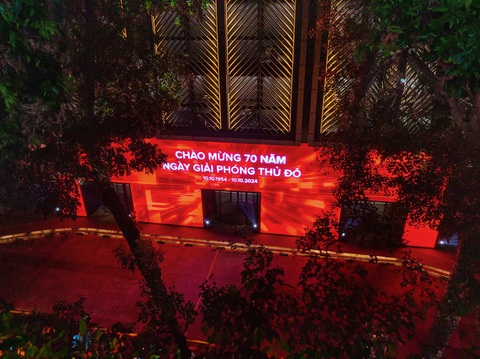 Trầm trồ thưởng lãm nghệ thuật ánh sáng cùng Techcombank - Ảnh 1.