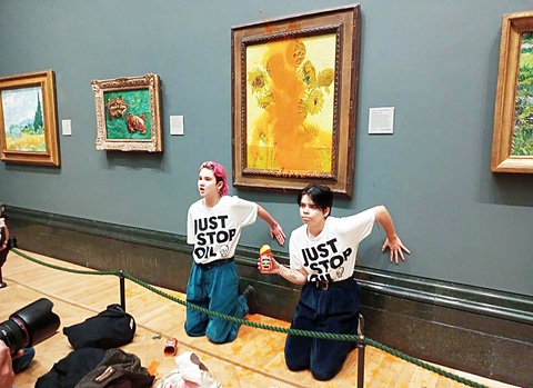 Tranh cãi bị phạt tù vì phá hoại tranh Van Gogh - Ảnh 1. Tranh cãi bị phạt tù vì phá hoại tranh Van Gogh - Ảnh 1.