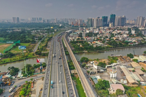 Đại gia bất động sản tăng vay nợ, - Ảnh 1.