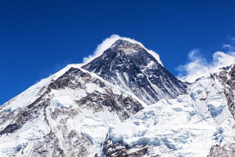 'Nóc nhà thế giới' Everest đang cao lên vì lý do bất ngờ - Ảnh 1. 'Nóc nhà thế giới' Everest đang cao lên, lý do hết sức bất ngờ - Ảnh 1.
