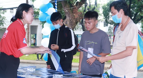 Xuất khẩu lao động hay học đại học? - Ảnh 1. Xuất khẩu lao động hay học đại học? - Ảnh 1.
