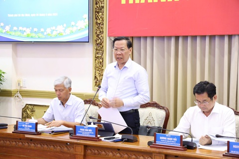 Chủ tịch UBND TP.HCM chấn chính việc lạm thu tại các trường năm học mới - Ảnh 1.