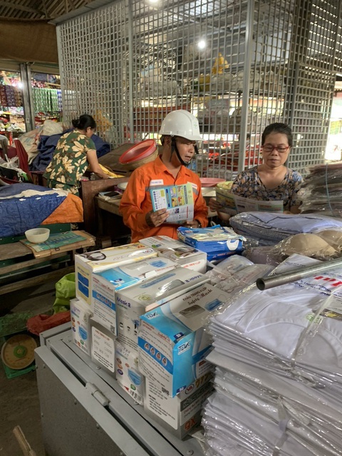 Điện lực miền Trung tăng cường kiểm tra và tuyên truyền an toàn điện - Ảnh 4.