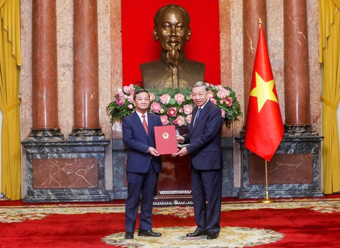 Tổng Bí thư, Chủ tịch nước Tô Lâm trao Quyết định bổ nhiệm Đại sứ Việt Nam tại Lào - Ảnh 1. Tổng Bí thư, Chủ tịch nước Tô Lâm trao quyết định bổ nhiệm đại sứ Việt Nam tại Lào - Ảnh 1.