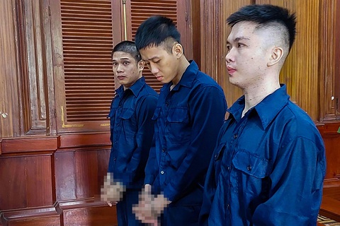 Dùng mã tấu truy sát người chỉ vì tiếng nẹt pô, nhóm thanh niên lãnh án - Ảnh 1. Dùng mã tấu truy sát người chỉ vì tiếng nẹt pô, nhóm thanh niên lãnh án - Ảnh 2.