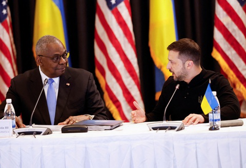 Ông Zelensky muốn dùng tên lửa tầm xa tấn công lãnh thổ Nga - Ảnh 2. Ông Zelensky muốn dùng tên lửa tầm xa tấn công lãnh thổ Nga - Ảnh 2.