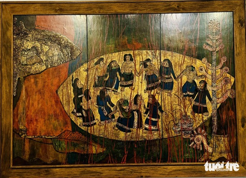Nữ họa sĩ xứ Huế Hồ Thị Xuân Thu 'say' chuyện làng Tây Nguyên - Ảnh 7. Nữ họa sĩ xứ Huế Hồ Thị Xuân Thu 'say' chuyện làng Tây Nguyên - Ảnh 5.