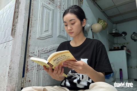 Cha mẹ nuôi bò vỡ nợ 200 triệu, con gái hứa tự kiếm học phí ‘chỉ xin đừng kêu con bỏ đại học’ - Ảnh 4. Cha mẹ nuôi bò vỡ nợ 200 triệu, con gái hứa tự kiếm học phí ‘chỉ xin đừng kêu con bỏ đại học’ - Ảnh 1.