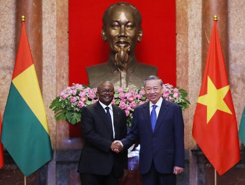 Tổng Bí thư, Chủ tịch nước Tô Lâm chủ trì lễ đón Tổng thống Guinea-Bissau - Ảnh 2. Tổng Bí thư, Chủ tịch nước Tô Lâm chủ trì lễ đón Tổng thống Guinea-Bissau - Ảnh 2.