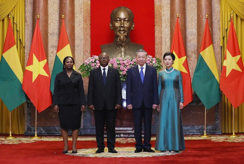 Tổng Bí thư, Chủ tịch nước Tô Lâm chủ trì lễ đón Tổng thống Guinea-Bissau - Ảnh 5. Tổng Bí thư, Chủ tịch nước Tô Lâm chủ trì lễ đón Tổng thống Guinea-Bissau - Ảnh 6.