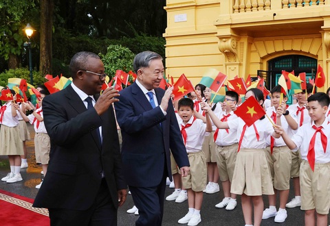 Tổng Bí thư, Chủ tịch nước Tô Lâm chủ trì lễ đón Tổng thống Guinea-Bissau - Ảnh 3. Tổng Bí thư, Chủ tịch nước Tô Lâm chủ trì lễ đón Tổng thống Guinea-Bissau - Ảnh 3.
