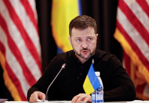 Ông Zelensky muốn dùng tên lửa tầm xa tấn công lãnh thổ Nga - Ảnh 1. Ông Zelensky muốn dùng tên lửa tầm xa tấn công vào lãnh thổ Nga - Ảnh 1.