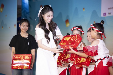 Tin tức giải trí 7-9: Kỳ Duyên phản ứng trước những chê bay; Selena Gomez thành tỉ phú - Ảnh 7. Tin tức giải trí 7-9: Kỳ Duyên phản ứng trước những chê bay; Selena Gomez thành tỉ phú - Ảnh 7.