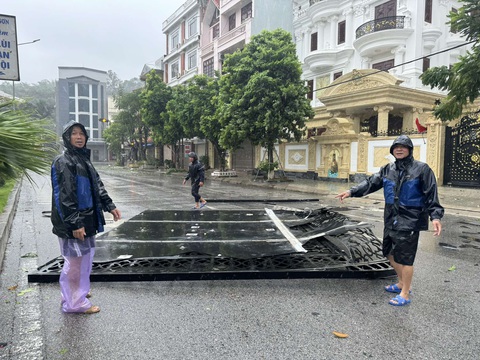 Bão số 3 đã tiệm cận bờ biển Quảng Ninh - Hải Phòng - Thái Bình - Ảnh 3. Bão số 3 đang đổ bộ, cắt điện gần như toàn bộ Hải Phòng, Quảng Ninh - Ảnh 13.