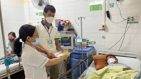 Trong cơn bão số 3, ấm lòng những suất ăn phục vụ tận giường bệnh - Ảnh 1. Trong cơn bão số 3, ấm lòng những suất ăn phục vụ tận giường bệnh - Ảnh 1.