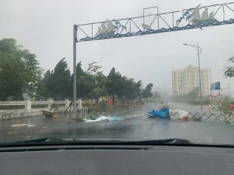 Hà Nội bắt đầu mưa lớn và gió mạnh - Ảnh 1. Tâm bão số 3 đang trên vùng biển Quảng Ninh - Hải Phòng - Ảnh 13.