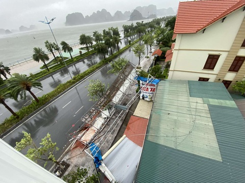 Bão số 3 đã tiệm cận bờ biển Quảng Ninh - Hải Phòng - Thái Bình - Ảnh 1. Bão số 3 đang đổ bộ, cắt điện gần như toàn bộ Hải Phòng, Quảng Ninh - Ảnh 18.
