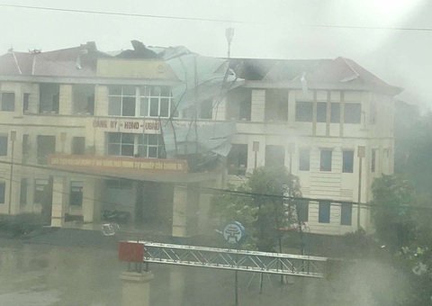 Hải Phòng gió bắt đầu đổi hướng thổi mạnh từ biển vào đất liền - Ảnh 4. 4 người chết, 78 người bị thương do bão số 3 - Ảnh 12.