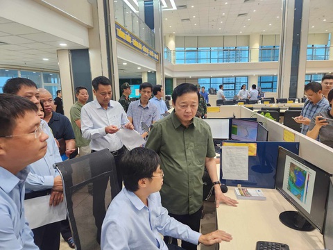 Hà Nội bắt đầu mưa lớn và gió mạnh - Ảnh 2. Tâm bão số 3 đang trên vùng biển Quảng Ninh - Hải Phòng - Ảnh 11.