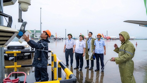 Bão số 3 đang đổ bộ, cắt điện gần như toàn bộ Hải Phòng, Quảng Ninh - Ảnh 23.