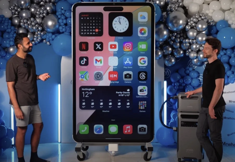 Chiếc iPhone 'bự như cái TV' đạt kỷ lục lớn nhất thế giới - Ảnh 1.