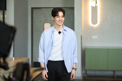 Mỹ nam xứ Hàn xuất hiện ở Đảo thiên đường, Yuna Vũ thiếu tinh tế - Ảnh 1. Mỹ nam xứ Hàn xuất hiện ở Đảo thiên đường, Yuna Vũ thiếu tinh tế - Ảnh 1.