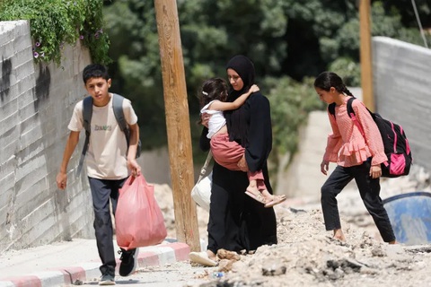 Trẻ em ở Gaza: rụng tóc, bỏ ăn, ngừng nói vì khủng hoảng tâm lý trầm trọng - Ảnh 4.