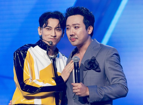 Trấn Thành khóc cùng Anh trai trong Anh trai say hi, thú nhận lâu rồi ráng không khóc - Ảnh 1. Trấn Thành khóc cùng Anh trai trong Anh trai say hi, thú nhận lâu rồi ráng không khóc - Ảnh 1.