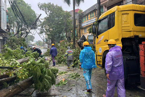 Mưa lớn sau bão số 3: Cố gắng cấp sớm điện, viễn thông trở lại - Ảnh 4. Mưa lớn sau bão số 3: Cố gắng cấp sớm điện, viễn thông trở lại - Ảnh 3.