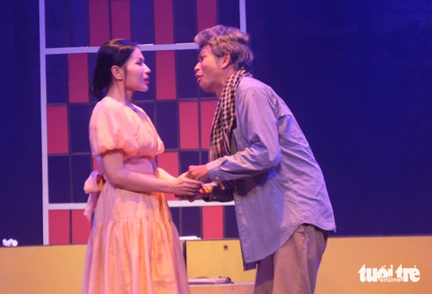 Nghệ sĩ sân khấu tất bật chuẩn bị giỗ tổ - Ảnh 6. Nghệ sĩ sân khấu tất bật chuẩn bị giỗ tổ - Ảnh 4.