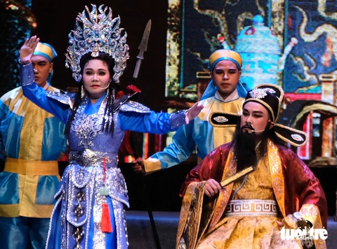 Nghệ sĩ sân khấu tất bật chuẩn bị giỗ tổ - Ảnh 1. Nghệ sĩ sân khấu tất bật chuẩn bị giỗ tổ - Ảnh 1.