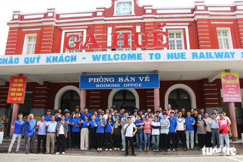 60 sinh viên Huế lên đường hỗ trợ người dân Hải Phòng khắc phục hậu quả bão Yagi - Ảnh 1.